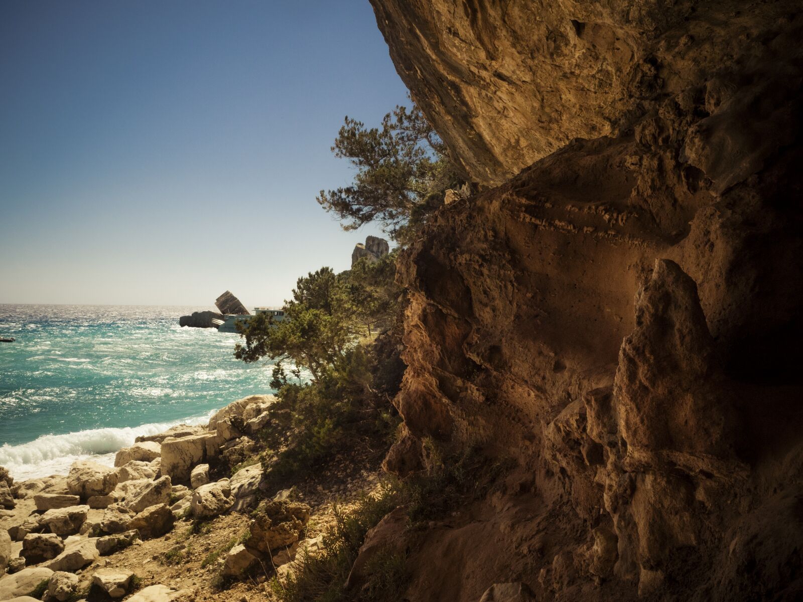 Olympus OM-D E-M1 + Olympus M.Zuiko Digital ED 12-40mm F2.8 Pro sample photo. Italy, cala gonone, air photography