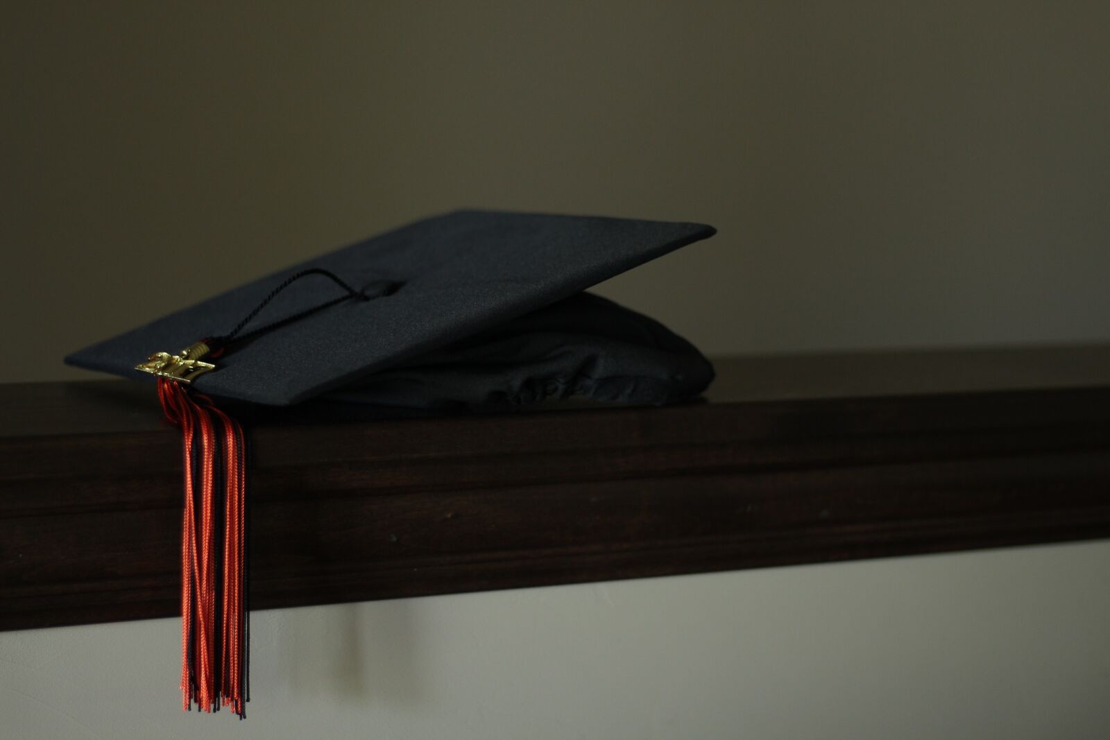 Canon EOS 700D (EOS Rebel T5i / EOS Kiss X7i) sample photo. Graduation, cap, hat photography