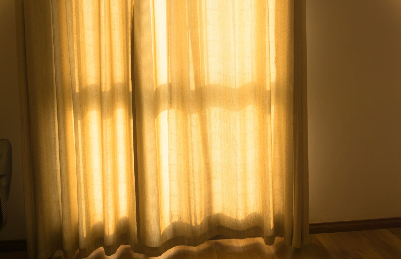 Sony a6000 sample photo. Curtains, sunshine, window photography