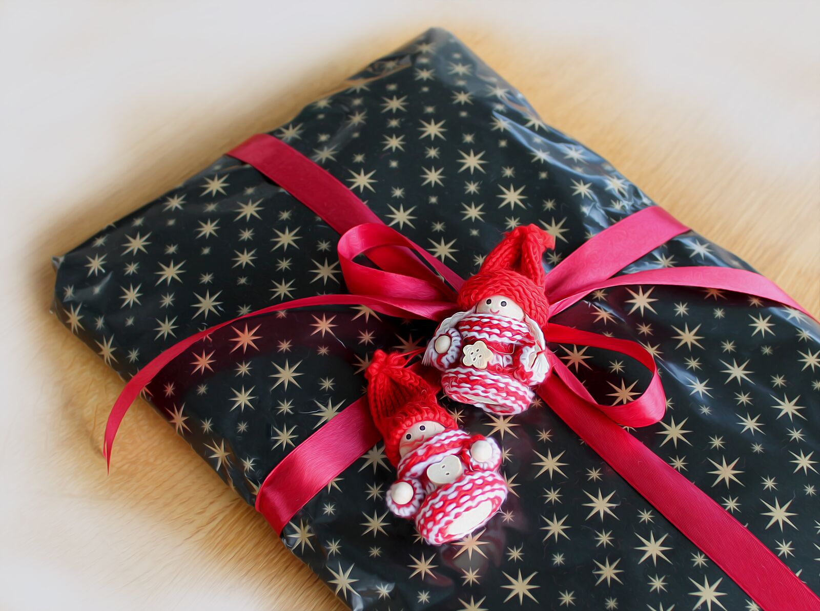 Canon EOS 1100D (EOS Rebel T3 / EOS Kiss X50) sample photo. Package, gift, surprises photography