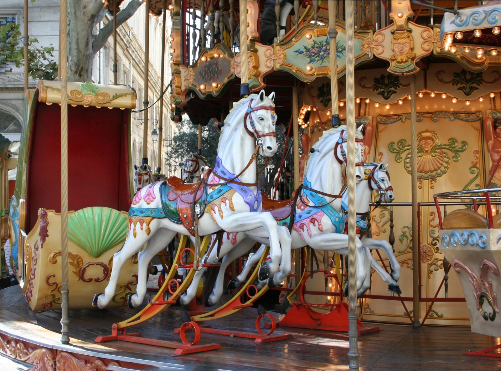 Canon EOS 350D (EOS Digital Rebel XT / EOS Kiss Digital N) sample photo. Carousel, theme, avignon photography