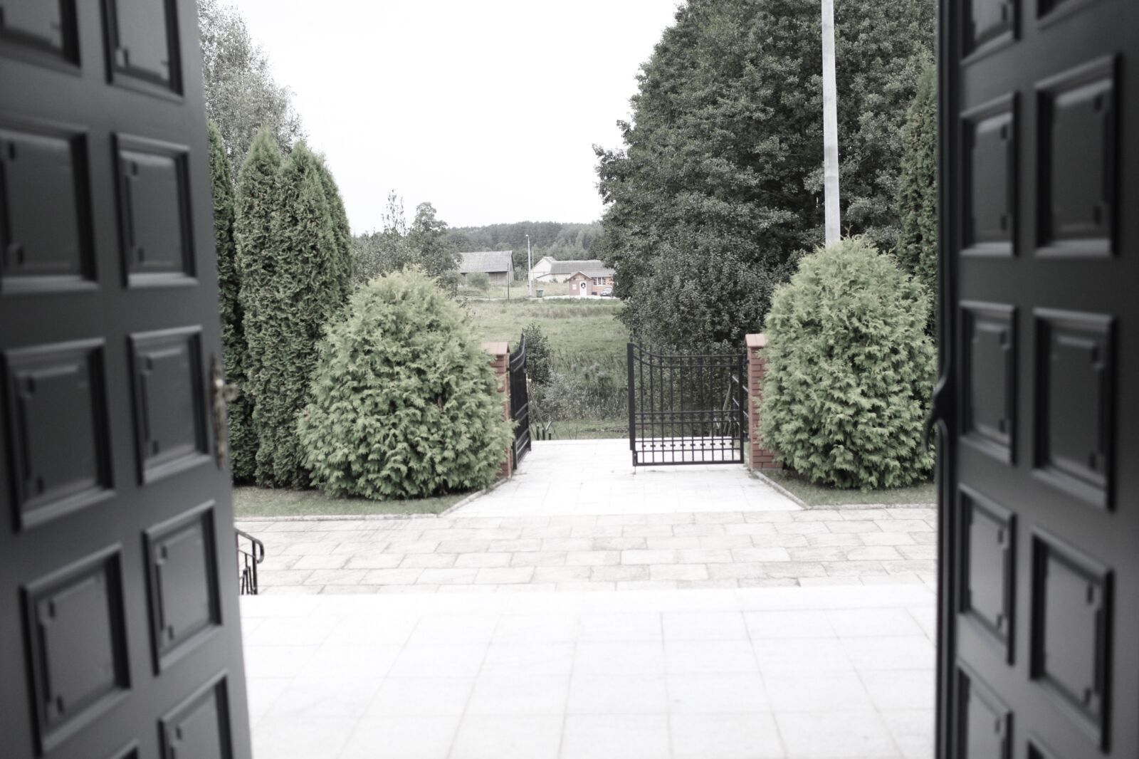 Canon EOS 5D Mark II sample photo. The door, space, the photography