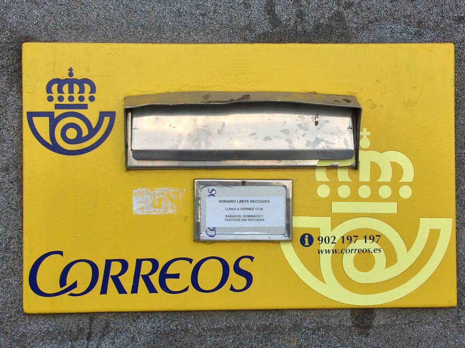 iPhone 5s back camera 4.15mm f/2.2 sample photo. Correos, postbox, spain photography