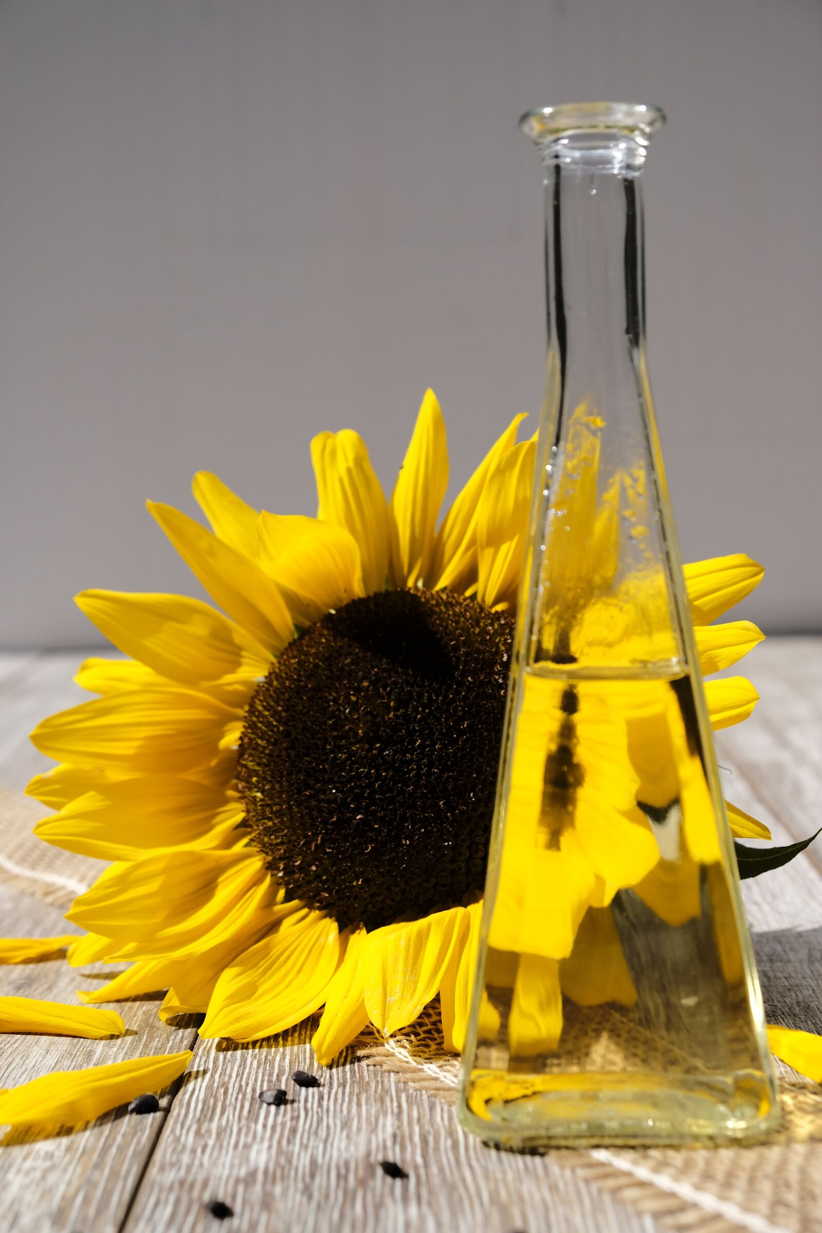 Fujifilm XF 18-55mm F2.8-4 R LM OIS sample photo. Oil, sunflower oil, cooking photography