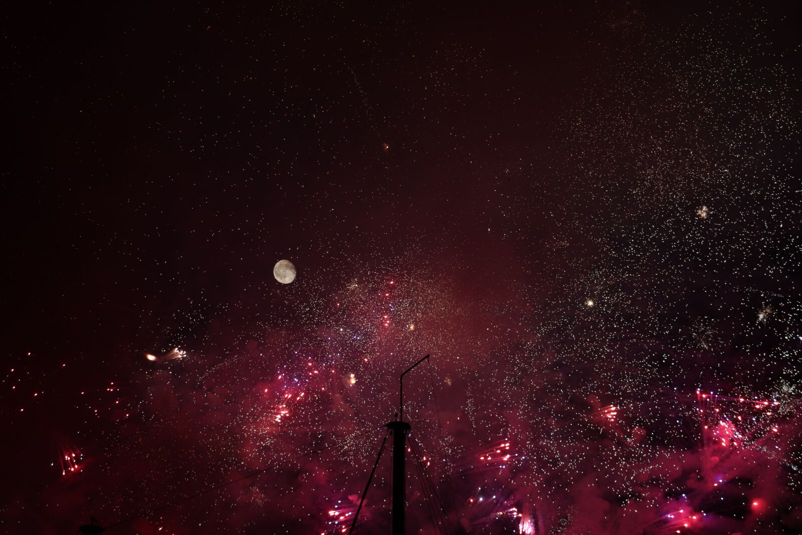 Canon EF 75-300mm f/4-5.6 USM sample photo. Firework, skyrocket, rocket photography