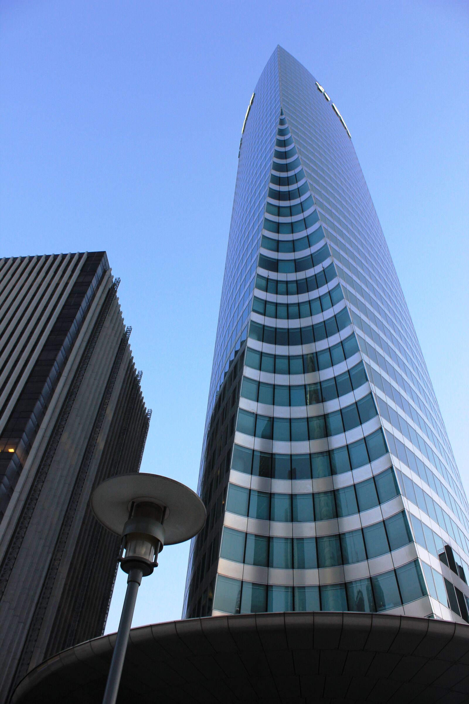 Canon EOS 550D (EOS Rebel T2i / EOS Kiss X4) sample photo. La def nce, skyscraper photography
