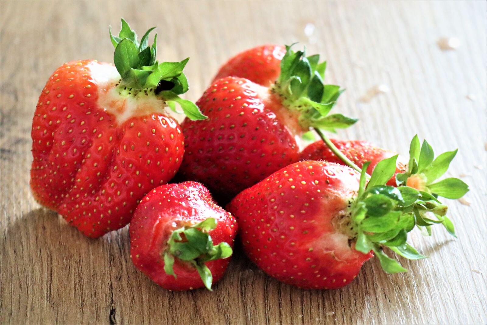 Canon EOS M6 sample photo. Strawberry, fruit, fresh photography