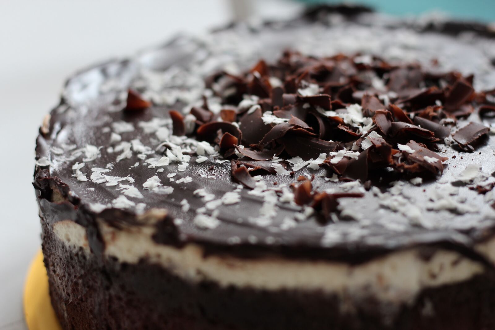 Canon EOS 600D (Rebel EOS T3i / EOS Kiss X5) + Canon EF 50mm F1.8 STM sample photo. Cakes, chocolate, dessert photography