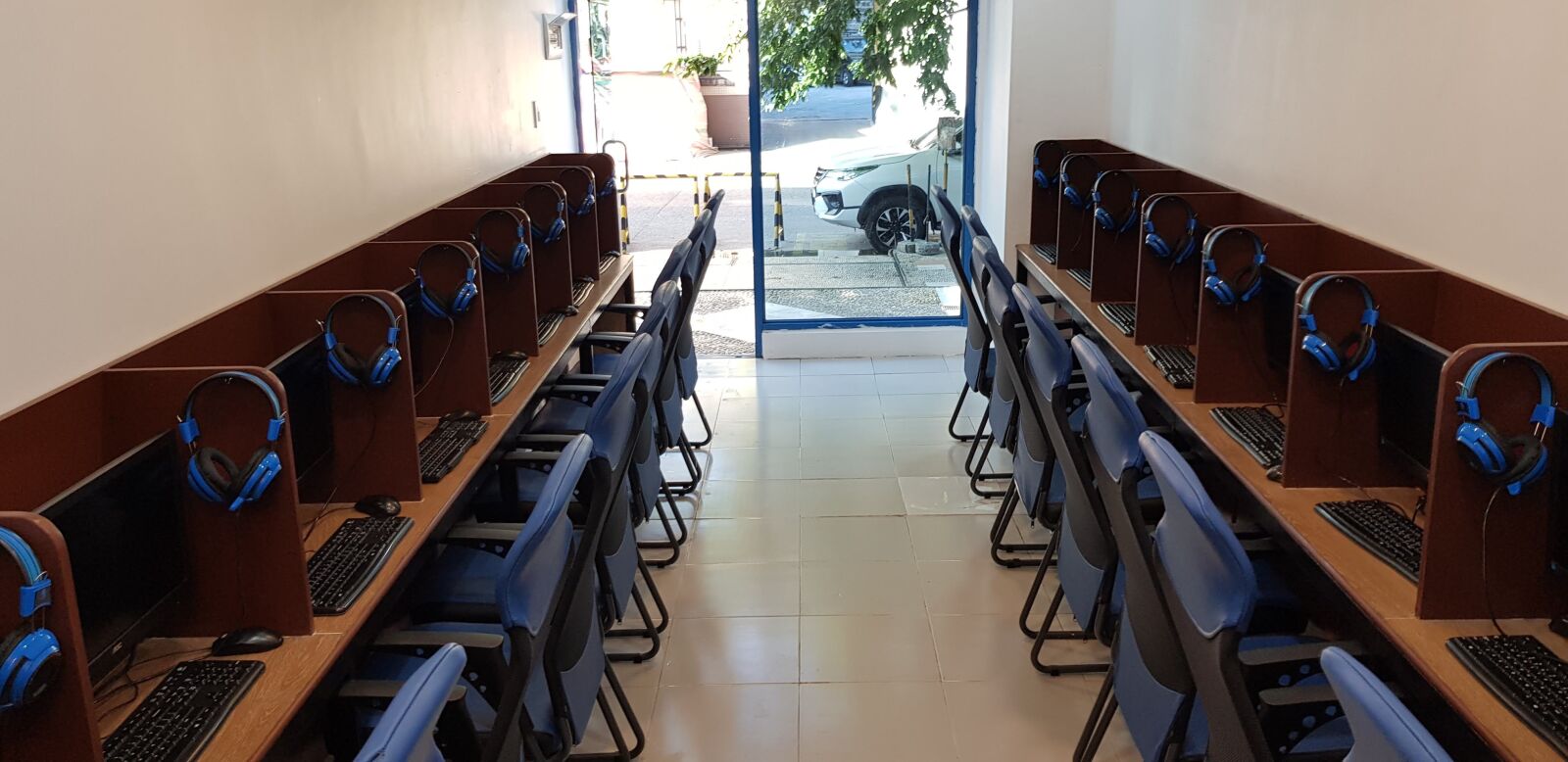 Samsung Galaxy S8 sample photo. Internet, cafe, computer photography