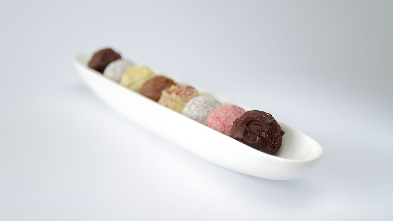 Canon EOS 100D (EOS Rebel SL1 / EOS Kiss X7) sample photo. Chocolate, sweetmeats, sweets photography