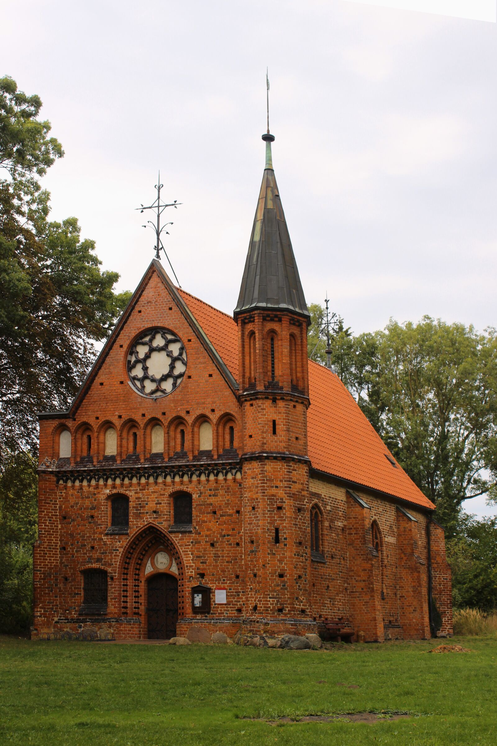 Canon EOS 600D (Rebel EOS T3i / EOS Kiss X5) sample photo. Chapel, very old, althof photography