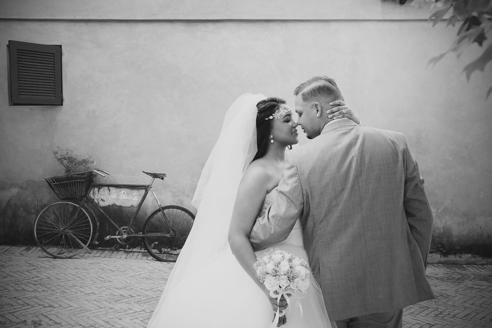 Canon EOS 750D (EOS Rebel T6i / EOS Kiss X8i) sample photo. Wedding, couple, love photography