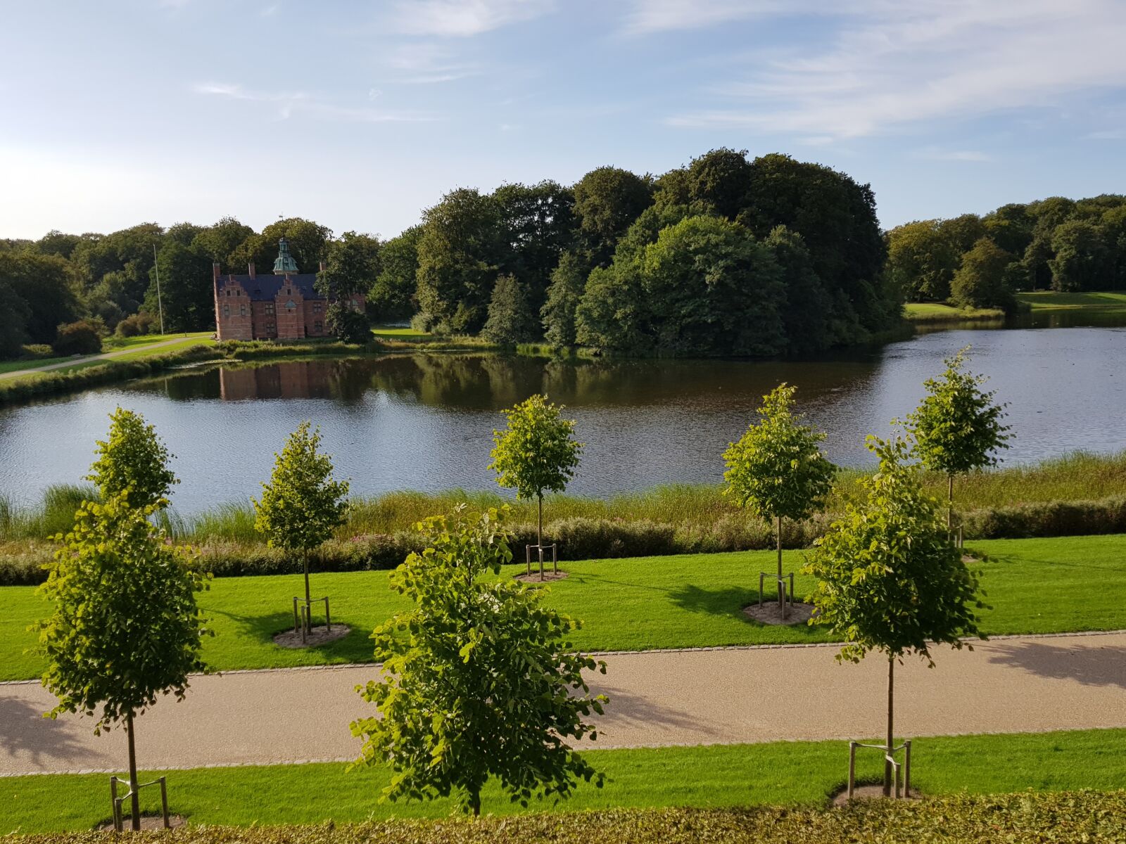 Samsung Galaxy S8 sample photo. Frederiksborg, lake, green photography
