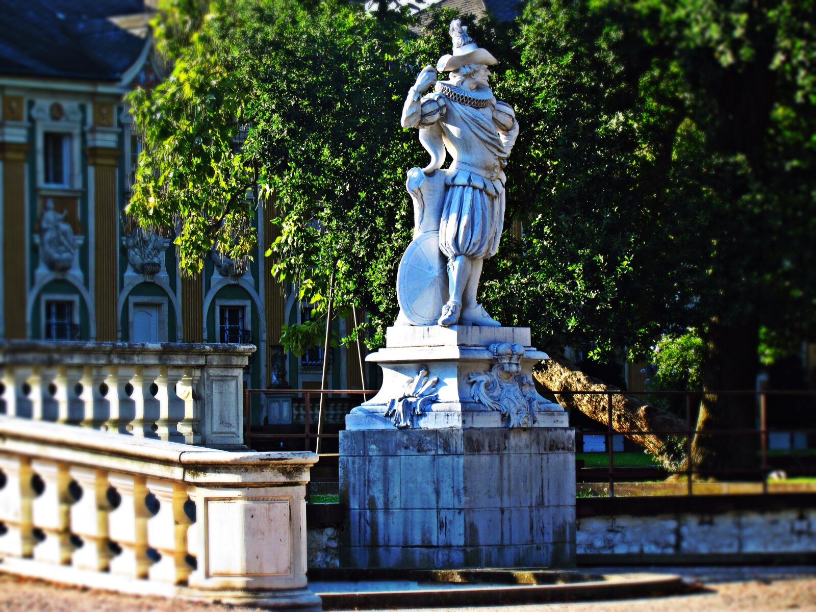 Canon PowerShot SX30 IS sample photo. The statue, figure, monument photography