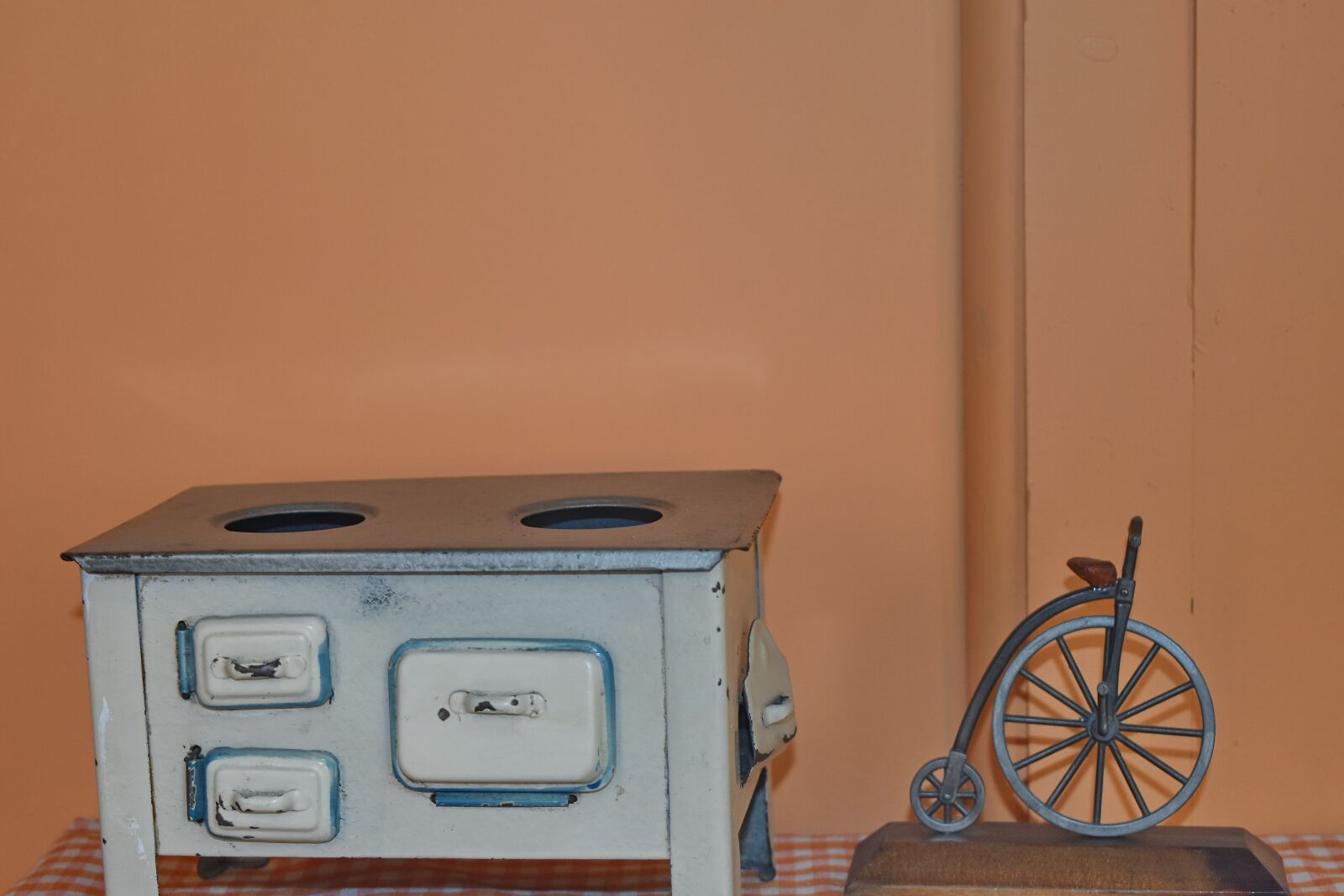 Nikon D5500 sample photo. Antiquity, metal, stove, toys photography