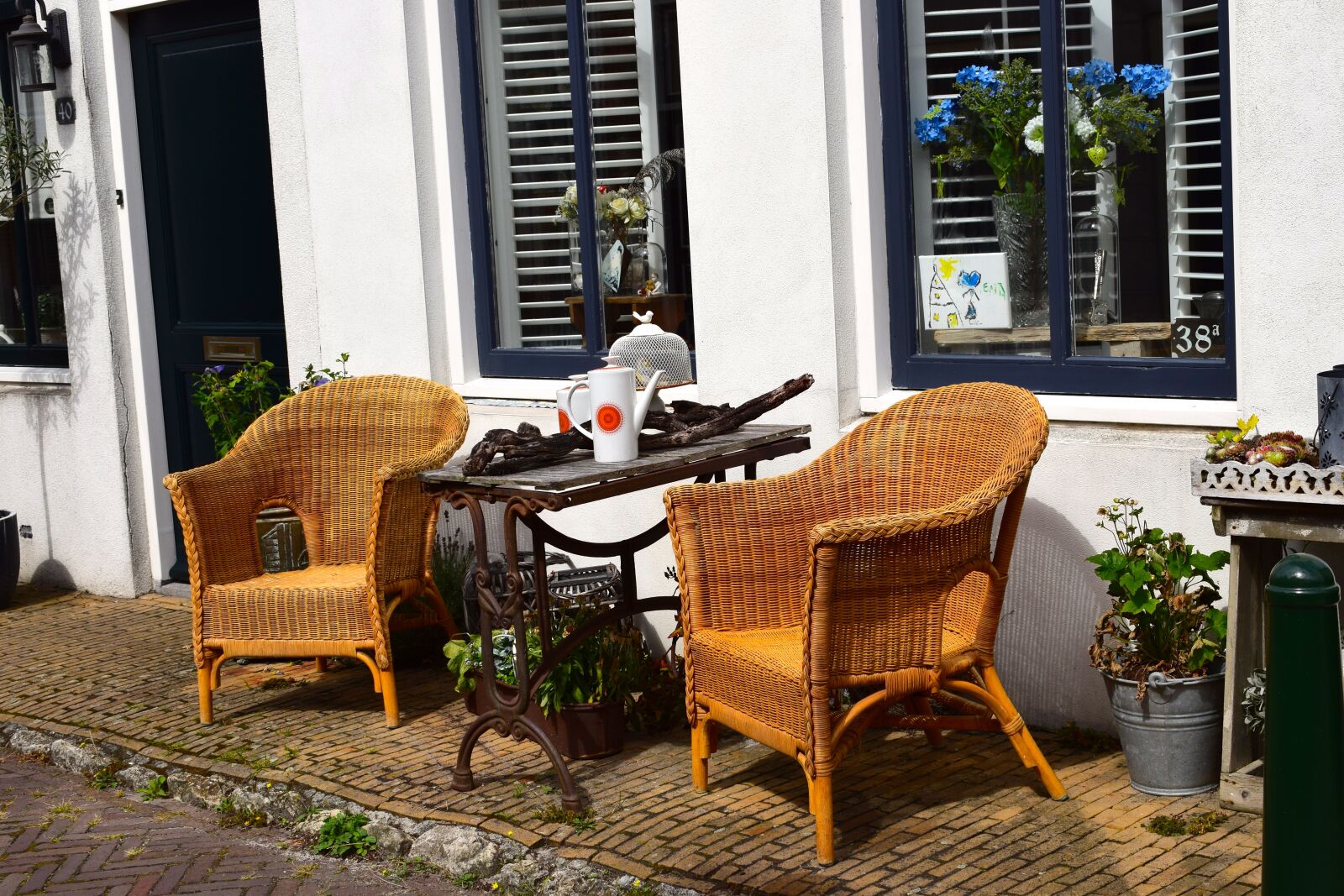 Nikon D3300 sample photo. Armchairs, table, sitting outside photography