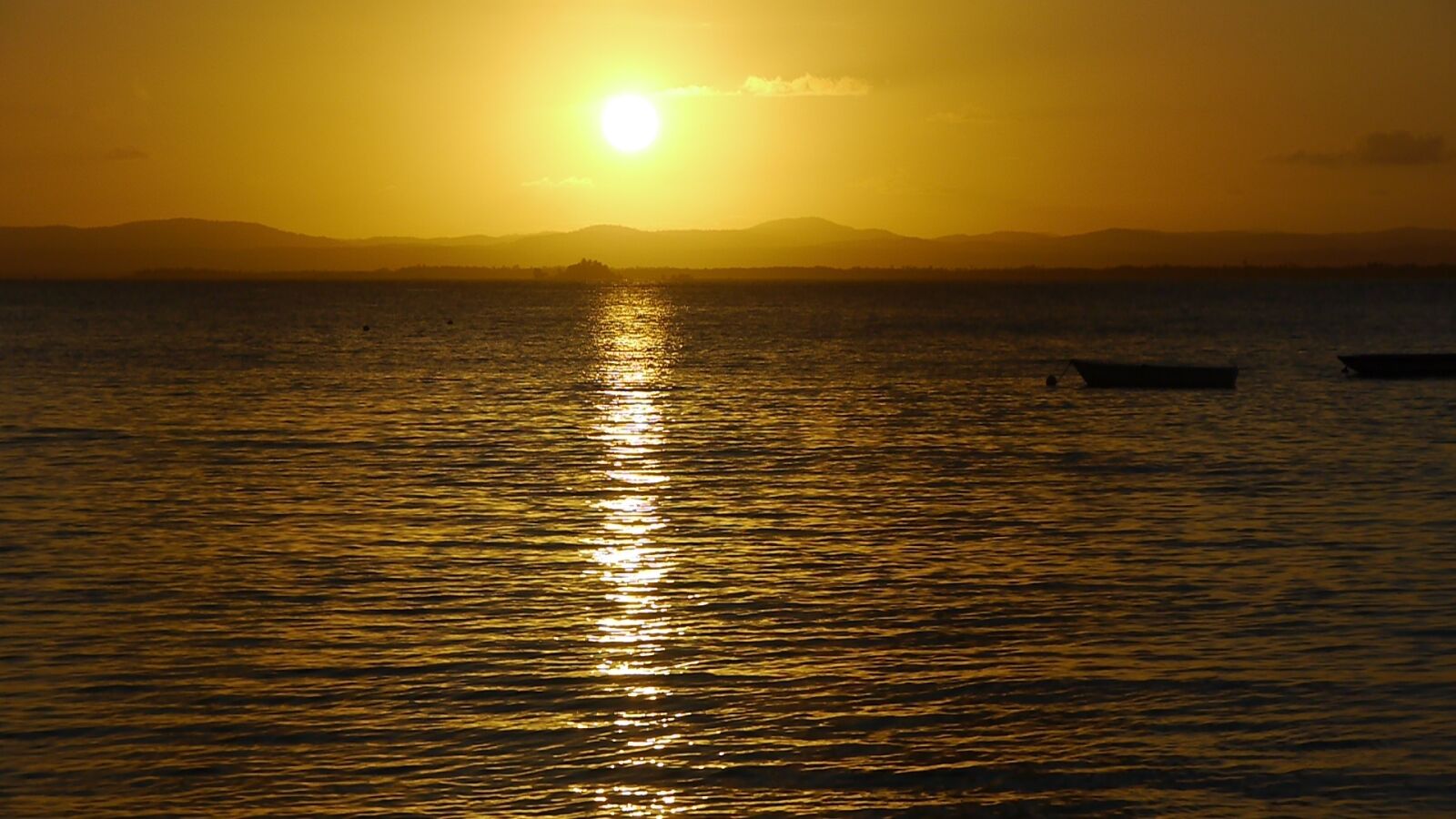 Panasonic Lumix DMC-GH2 sample photo. Beach, sea, boat photography