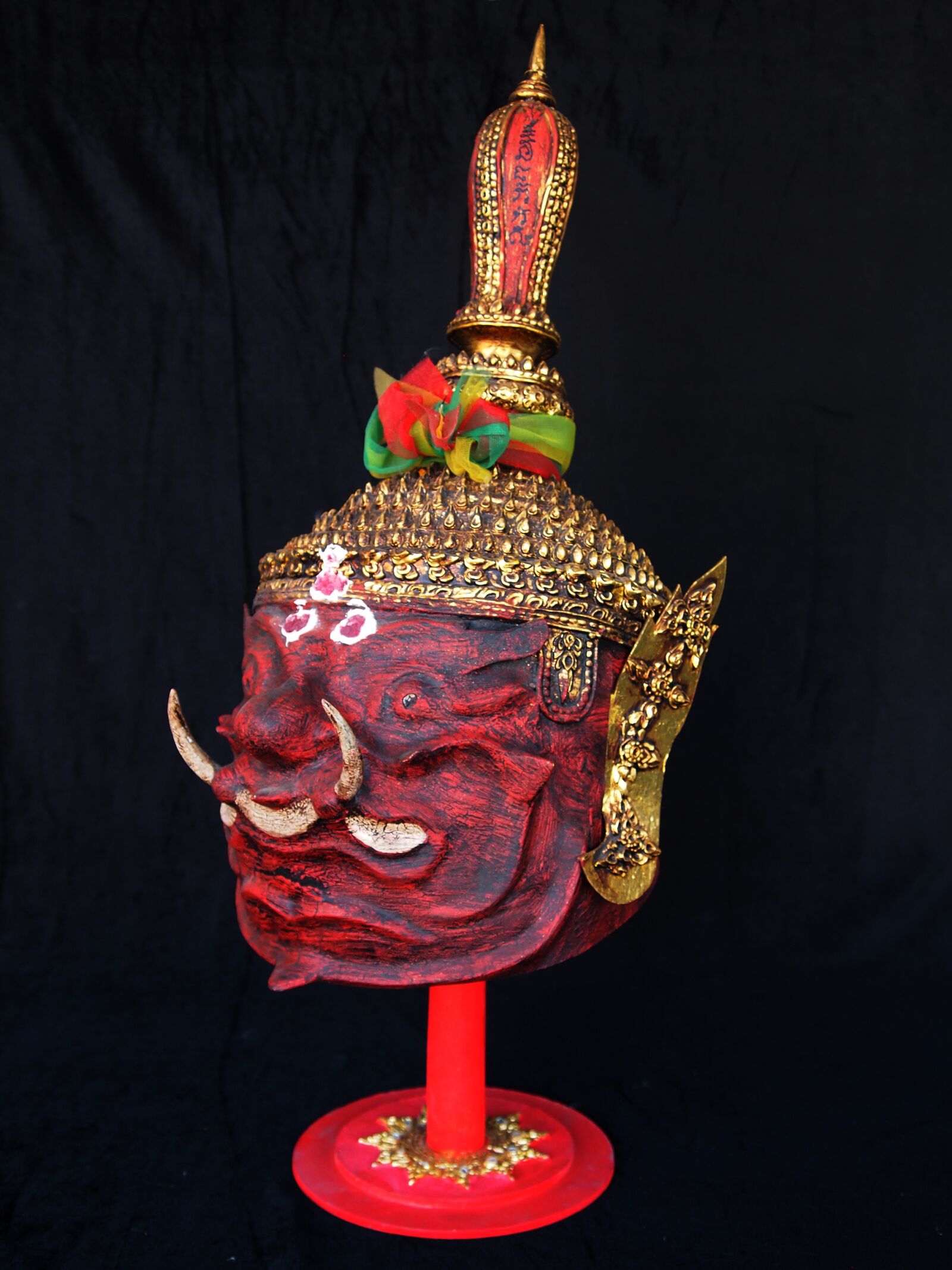 Olympus PEN E-PL1 sample photo. Giant, mask, thai photography