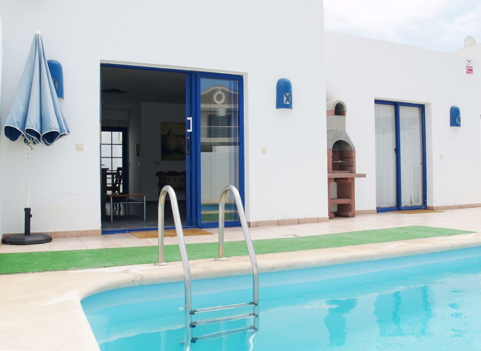 Olympus E-500 (EVOLT E-500) sample photo. Lanzarote, villas, travel photography