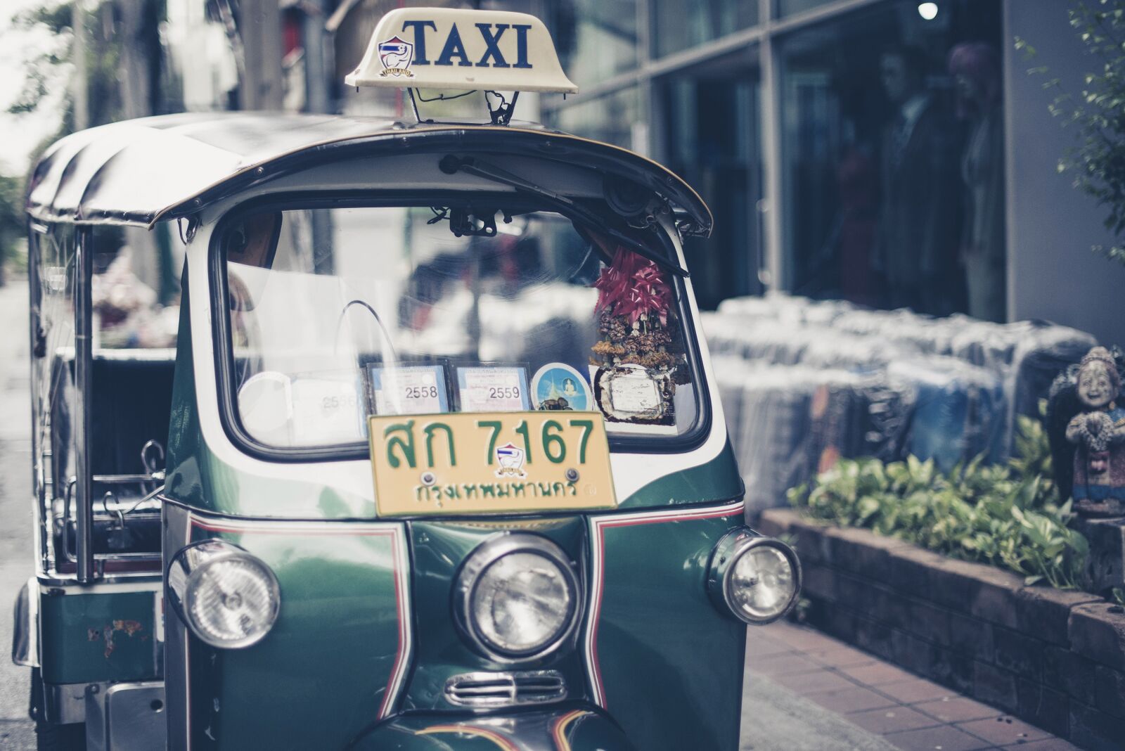 Nikon D800 sample photo. Macro, thailand, vehicle photography
