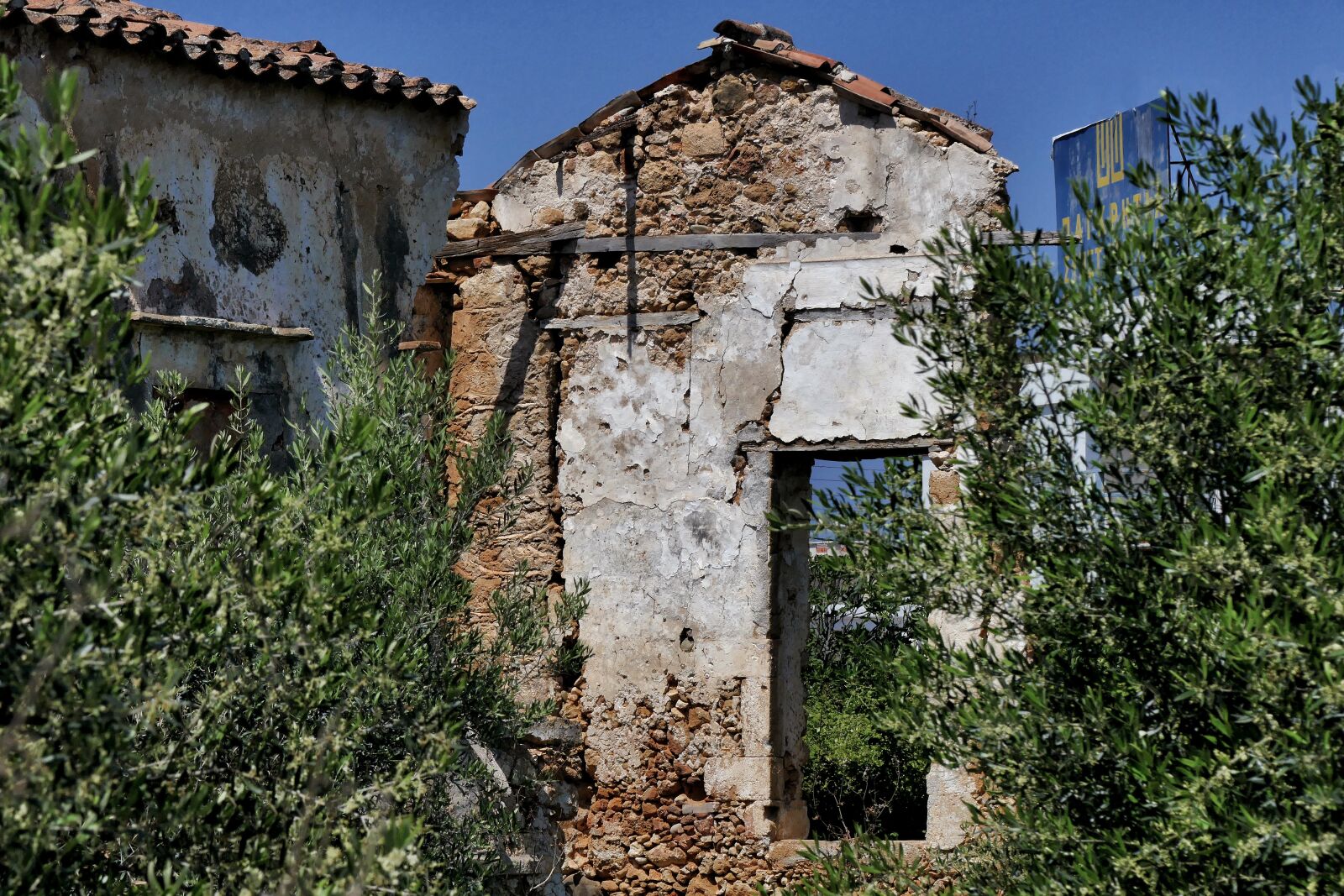 Panasonic Lumix DMC-FZ1000 sample photo. Building, property, architecture photography