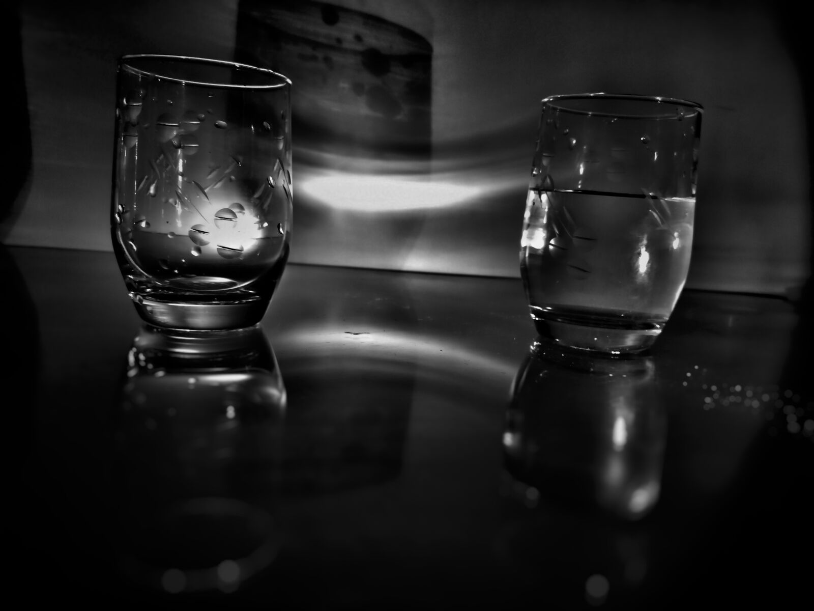 OnePlus A3003 sample photo. Glass, black and white photography