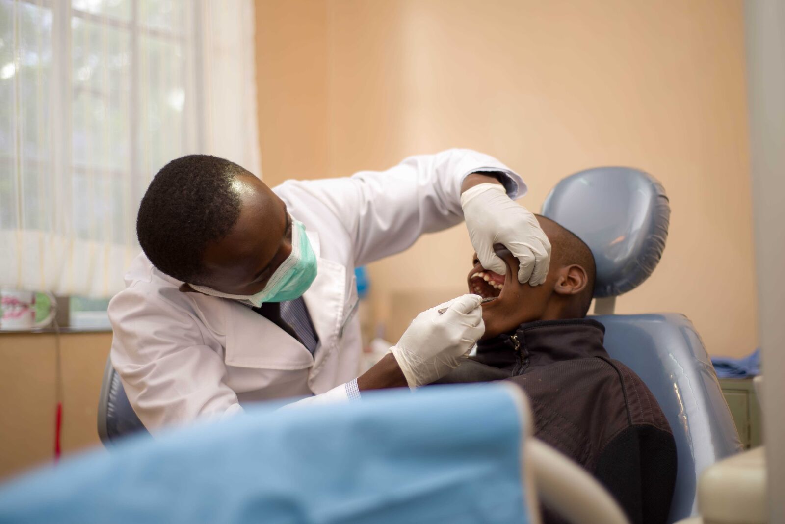 Nikon D610 sample photo. Kenya, dental, doctor photography