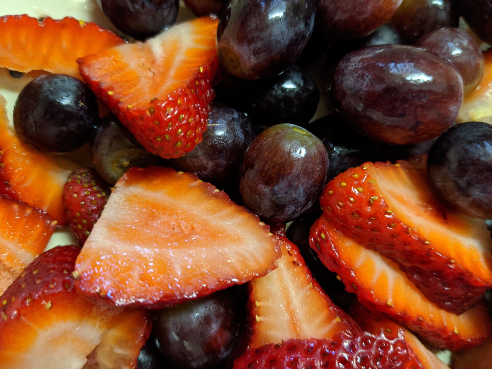 Google Pixel 4 XL sample photo. Fruit, strawberries, grapes photography