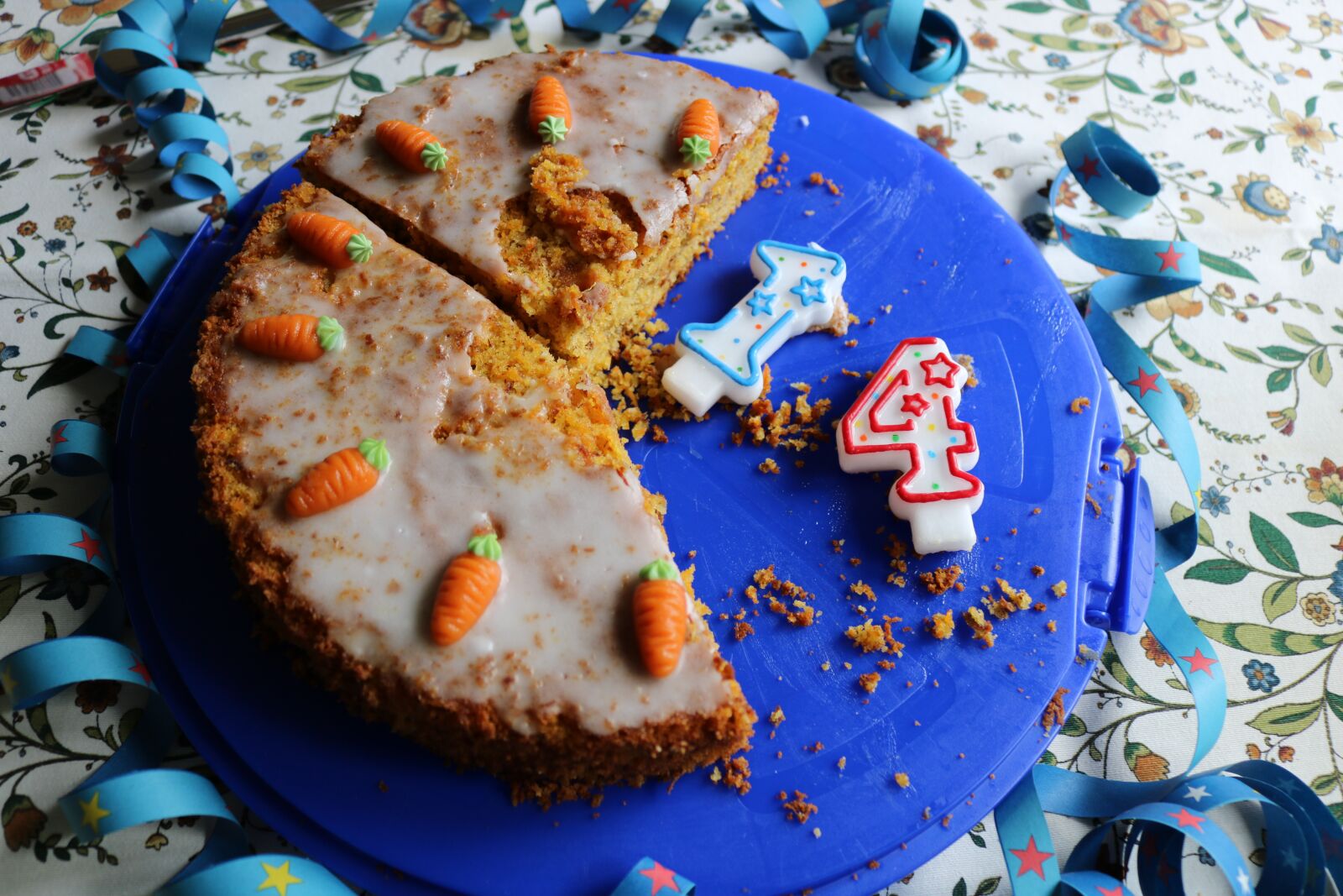 Canon EOS 750D (EOS Rebel T6i / EOS Kiss X8i) sample photo. Birthday, cake, carrots photography