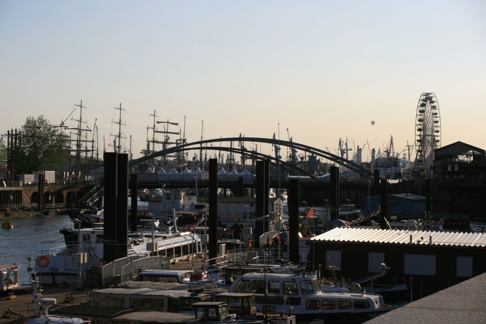 Canon EOS 400D (EOS Digital Rebel XTi / EOS Kiss Digital X) sample photo. Waters, city, panorama photography