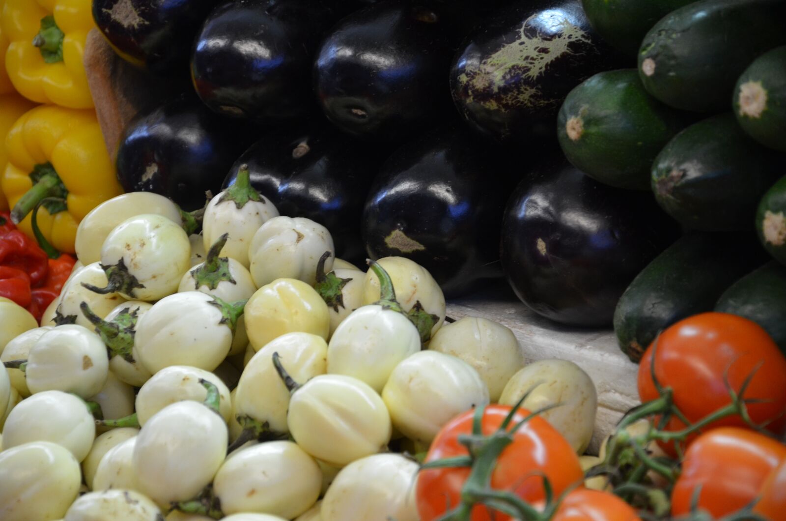 Nikon D7000 sample photo. Vegetables, eggplant, mat photography