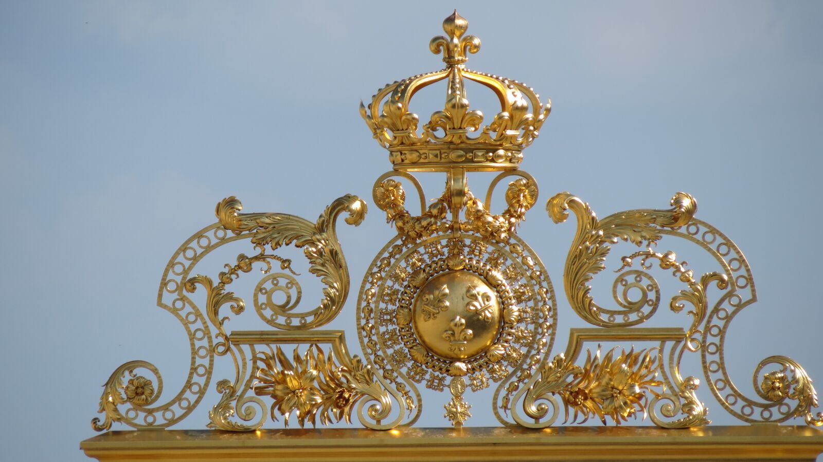 Canon PowerShot SX40 HS sample photo. Entry, grids, gilding photography