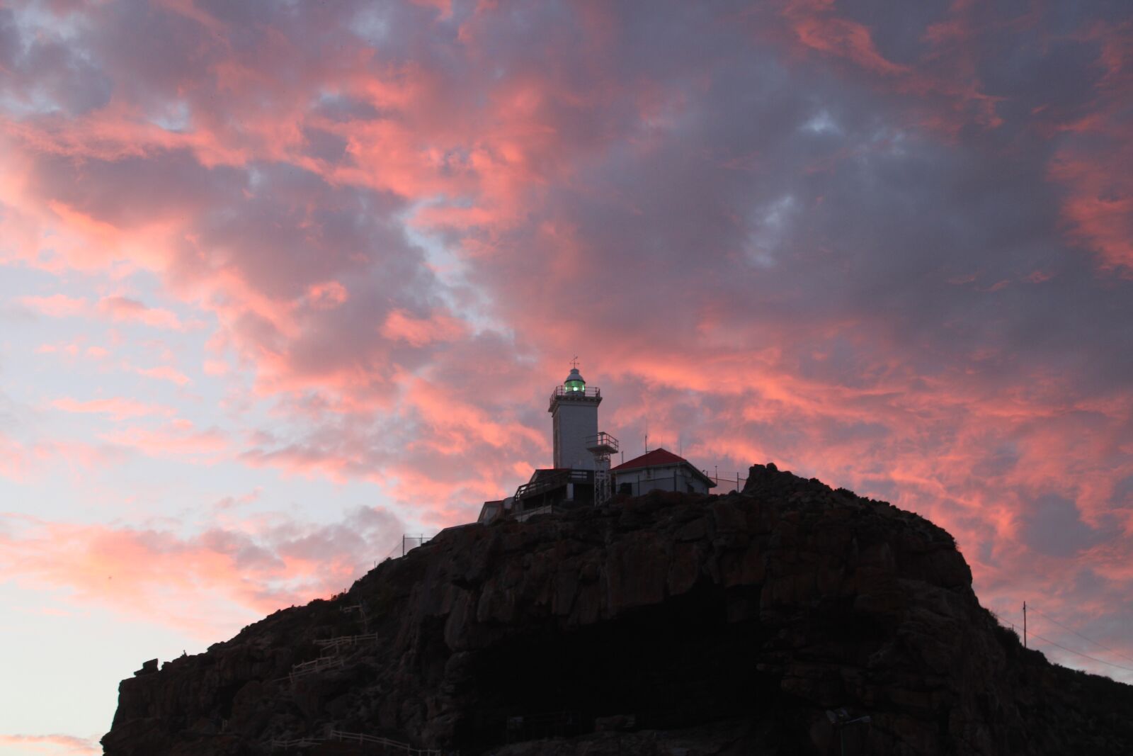 Canon EOS 2000D (EOS Rebel T7 / EOS Kiss X90 / EOS 1500D) sample photo. Lighthouse, sunset, sky photography
