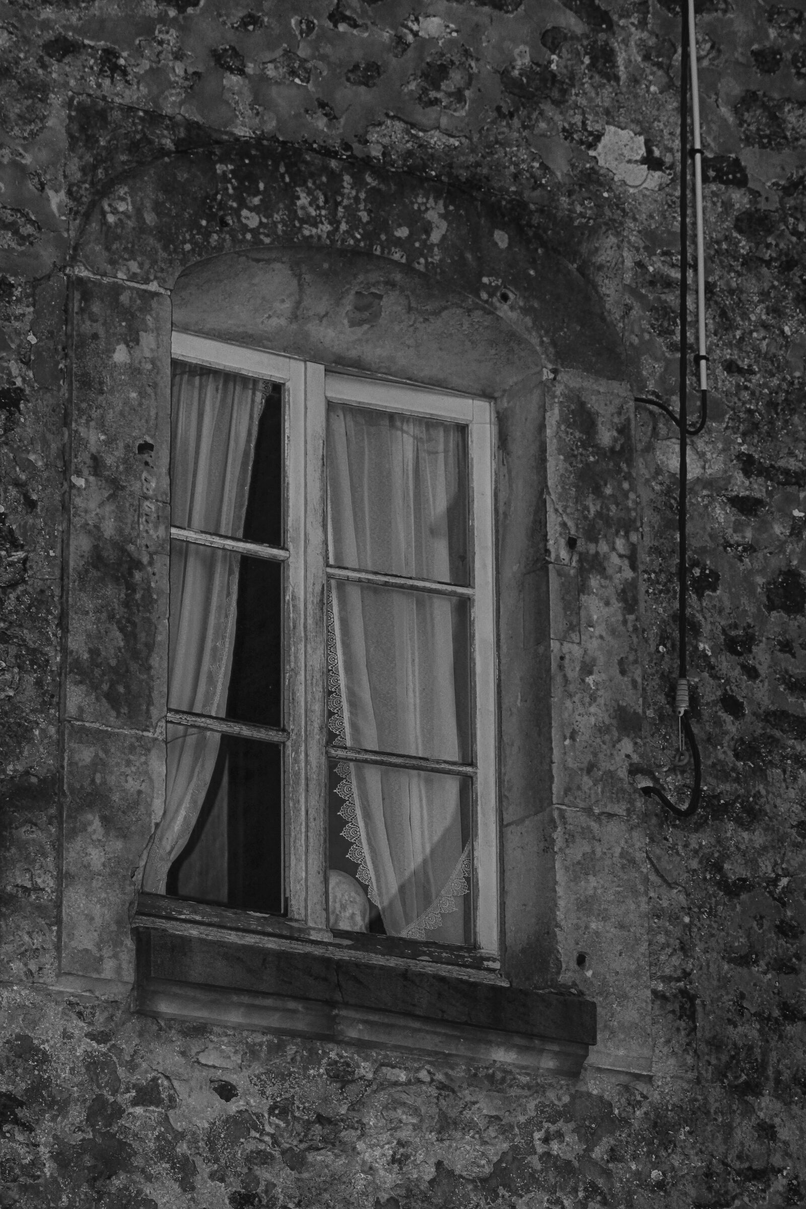 Canon EOS 1100D (EOS Rebel T3 / EOS Kiss X50) sample photo. Window, house, abandoned photography