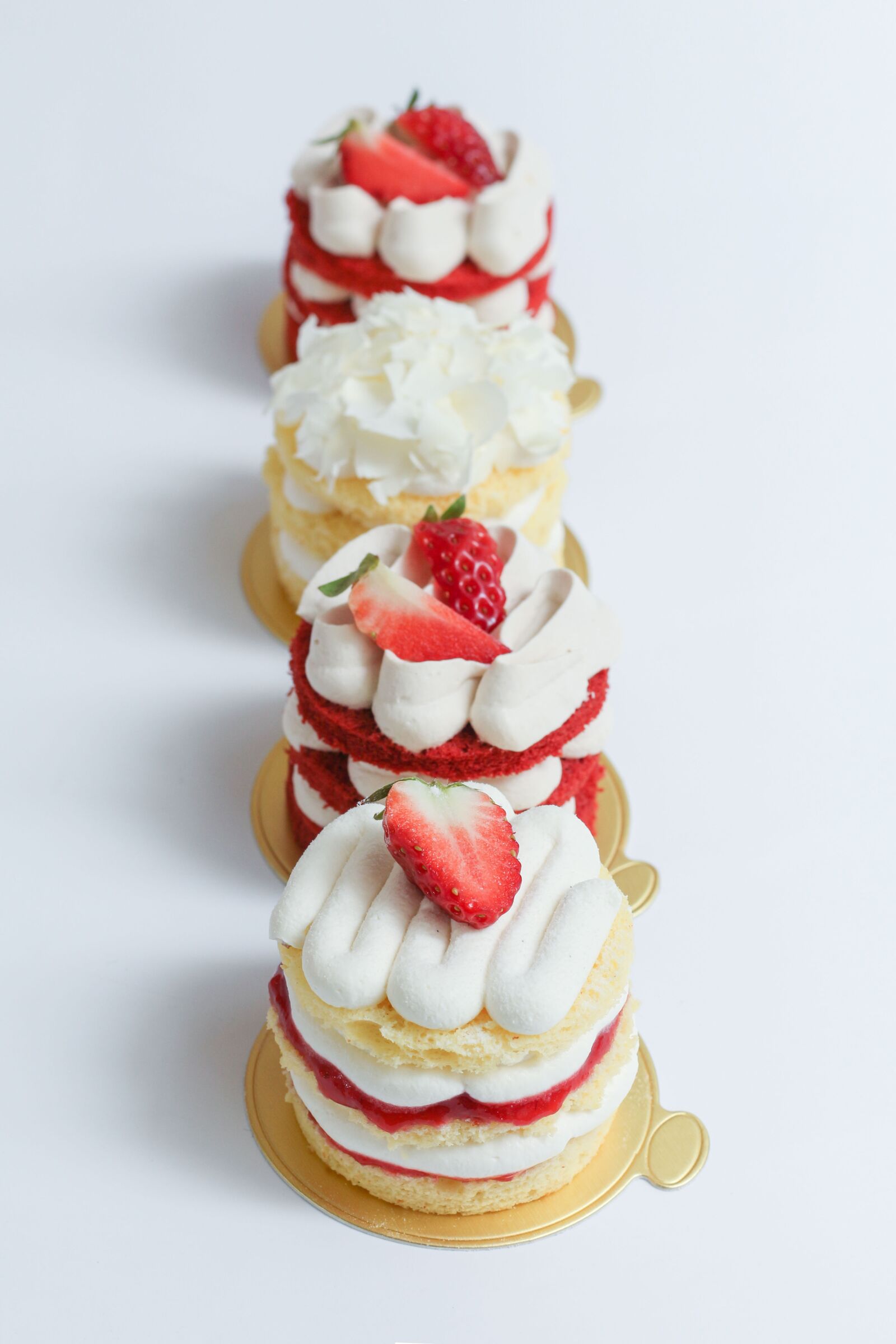 Canon EOS 700D (EOS Rebel T5i / EOS Kiss X7i) + Canon EF 50mm F1.8 STM sample photo. Strawberry, dessert, cake photography