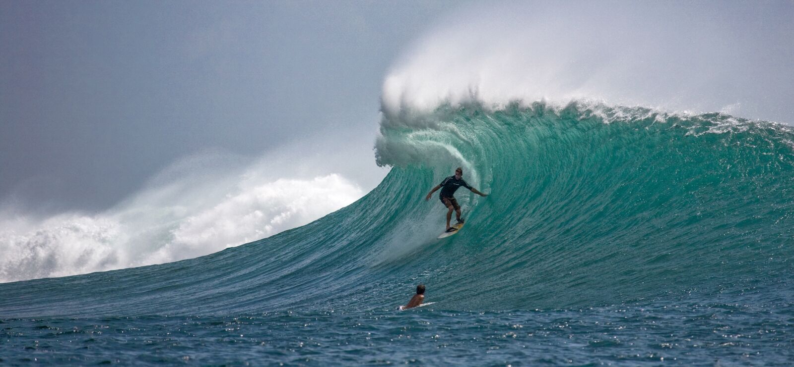 Canon EOS 5D sample photo. Surfer, big waves, skillfully photography