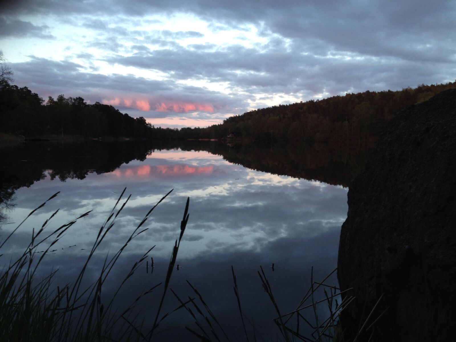 iPhone 4S back camera 4.28mm f/2.4 sample photo. Reflections, sunset, water photography