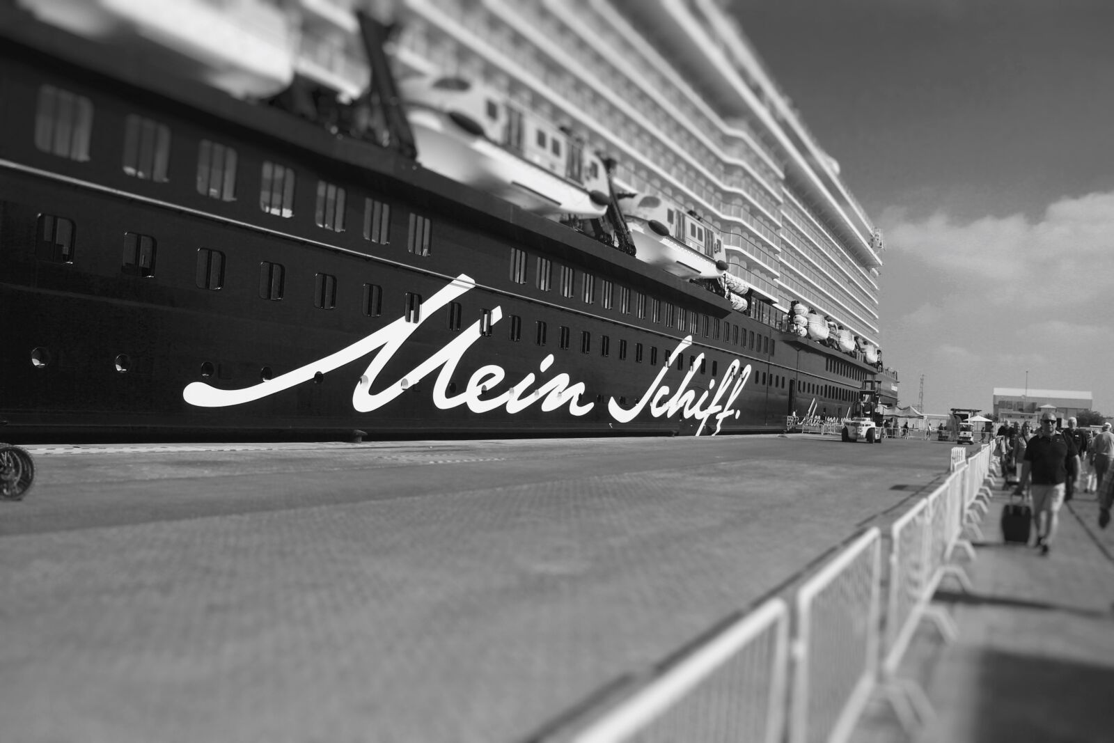 Canon EOS 600D (Rebel EOS T3i / EOS Kiss X5) sample photo. Ship, boat, travel photography