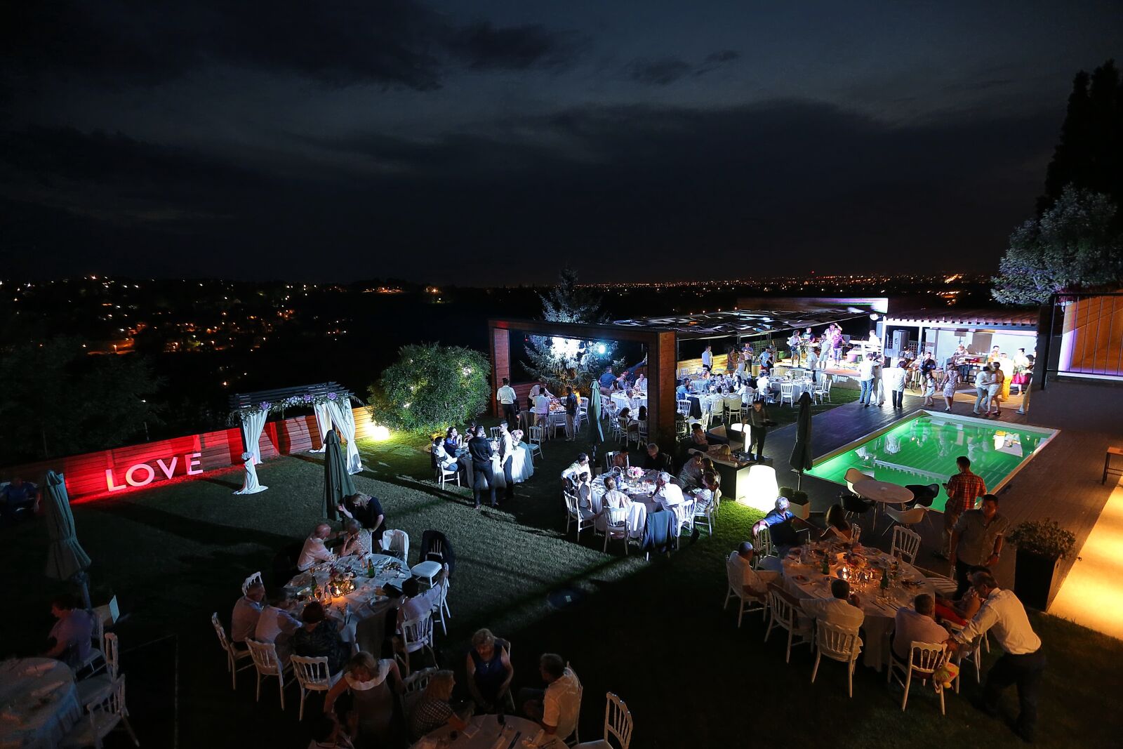Canon EF 16-35mm F2.8L II USM sample photo. Party, nighttime, nightlife, hotel photography