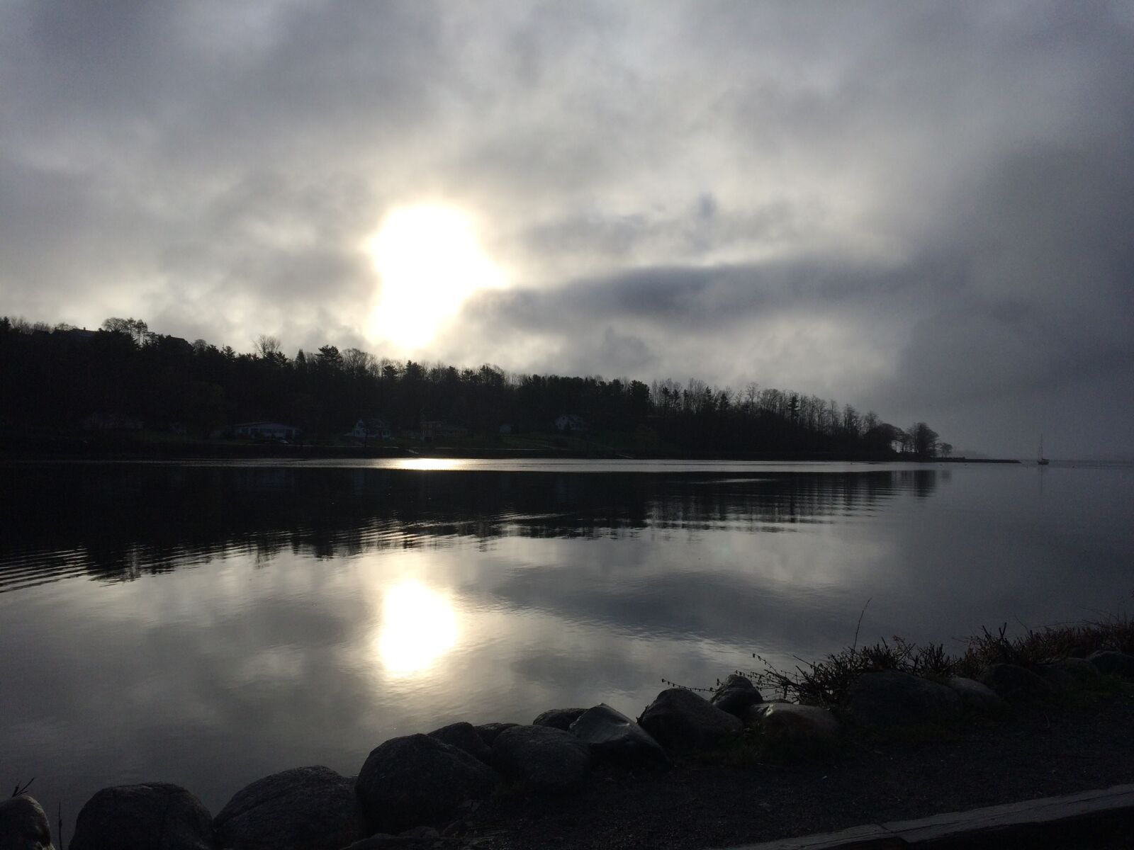 iPhone 5s back camera 4.15mm f/2.2 sample photo. Mahone, bay, sunrise photography
