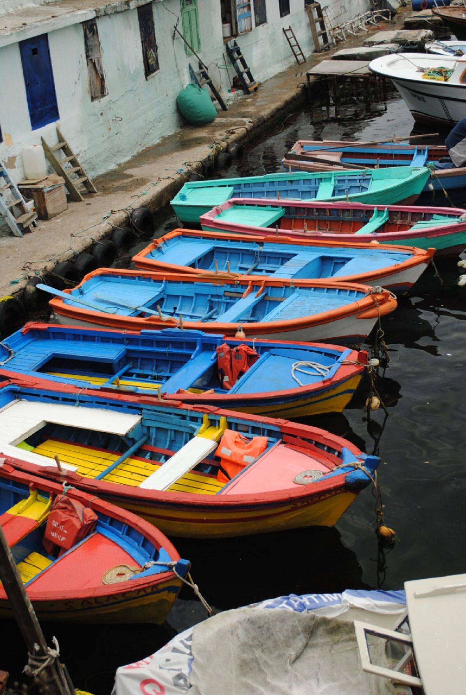 Nikon D3000 sample photo. Boat, colorful, color photography