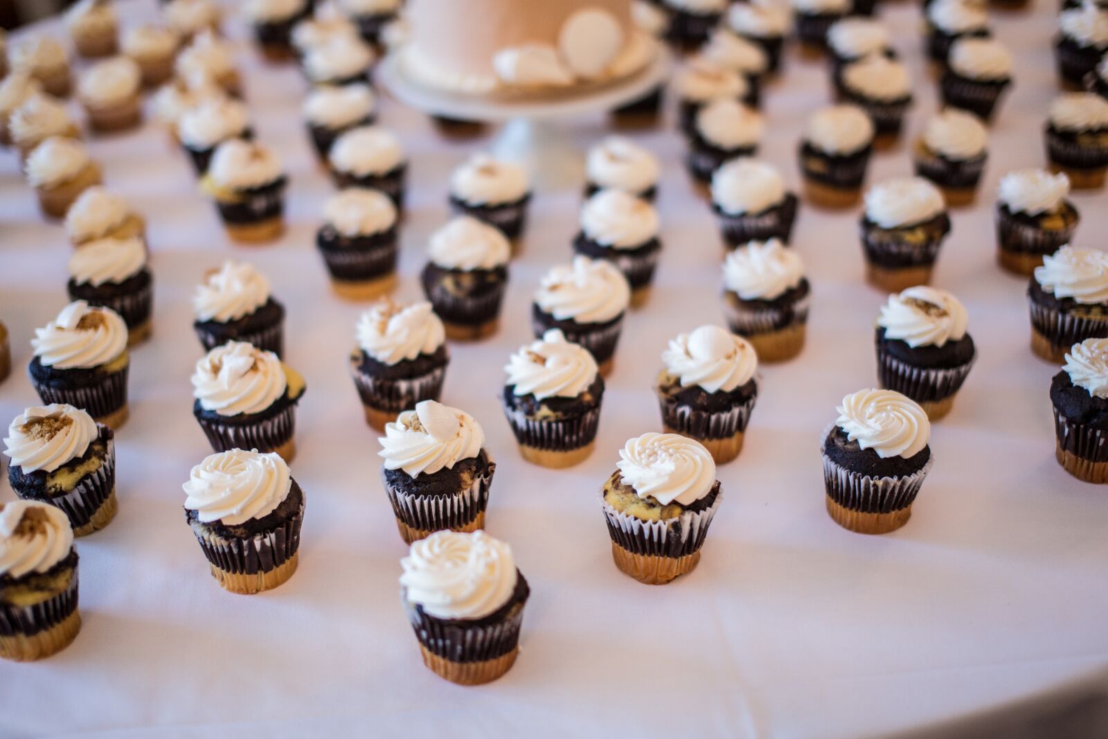 Canon EOS 5D Mark III sample photo. Cupcakes, wedding, dessert photography