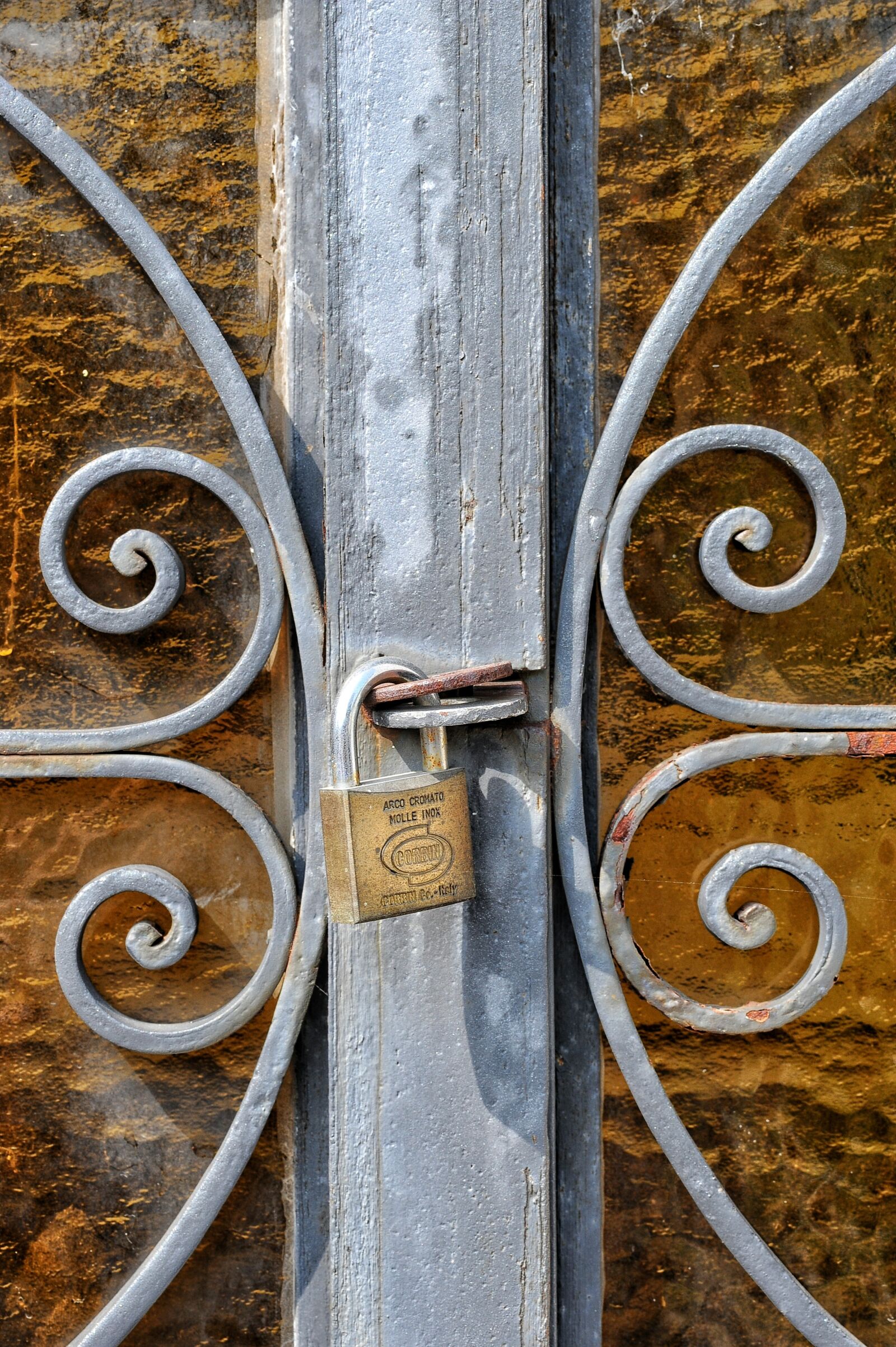 Nikon D700 sample photo. Iron, padlock, rust photography