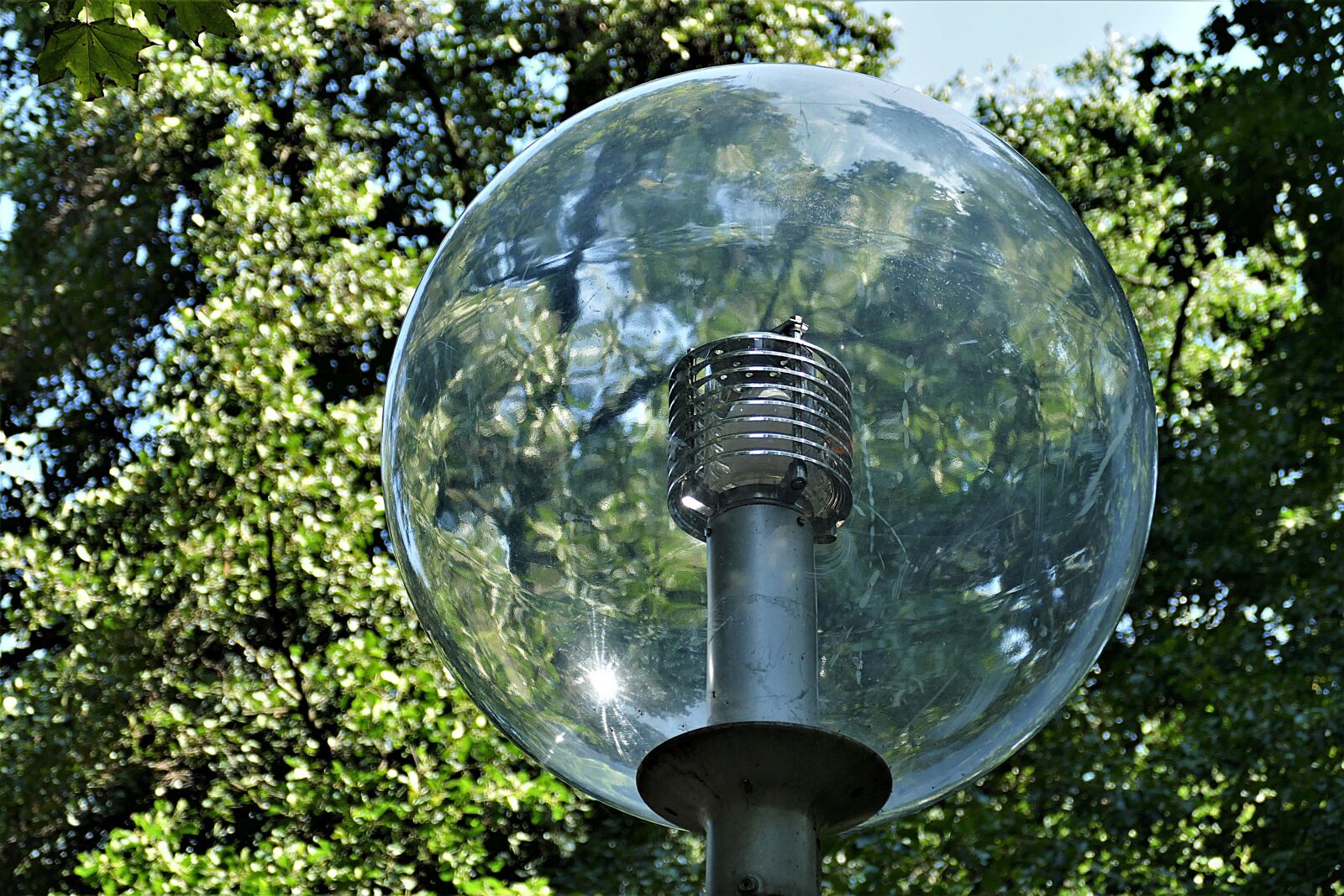 Panasonic Lumix DMC-FZ1000 sample photo. Lantern, glass, lamp photography