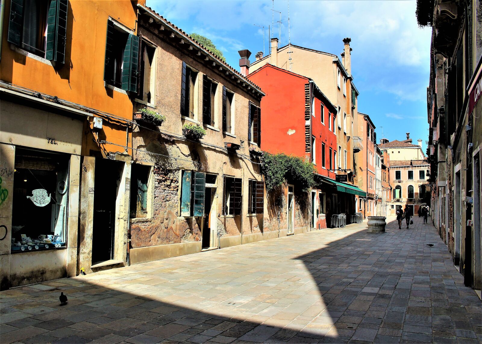 Canon EOS 700D (EOS Rebel T5i / EOS Kiss X7i) sample photo. Venice, alley, buildings photography