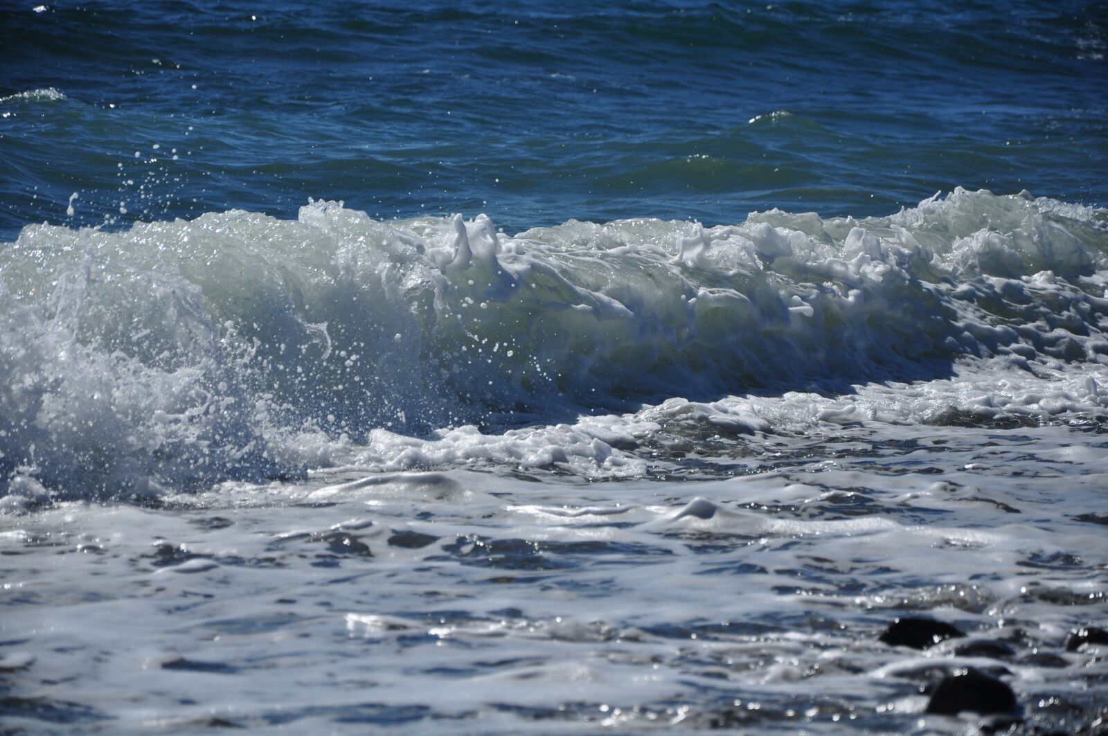 Nikon D5000 sample photo. Waves, beach, sea photography