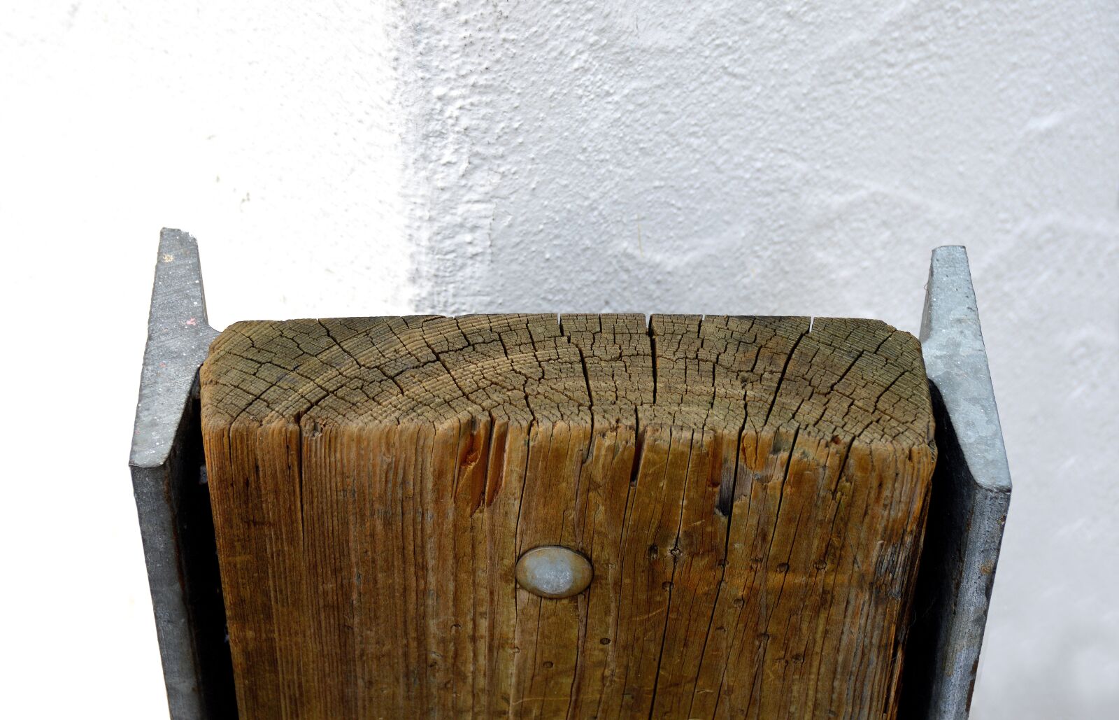 Nikon D3200 sample photo. Limit poller, wall protection photography