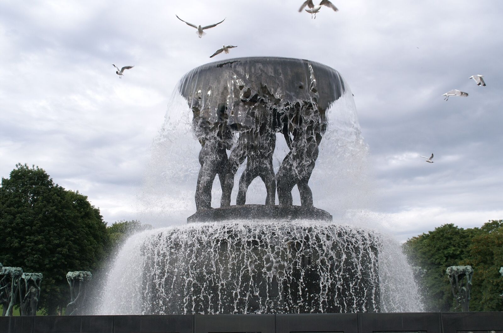 KONICA MINOLTA DYNAX 5D sample photo. Fountain, water, splashing photography