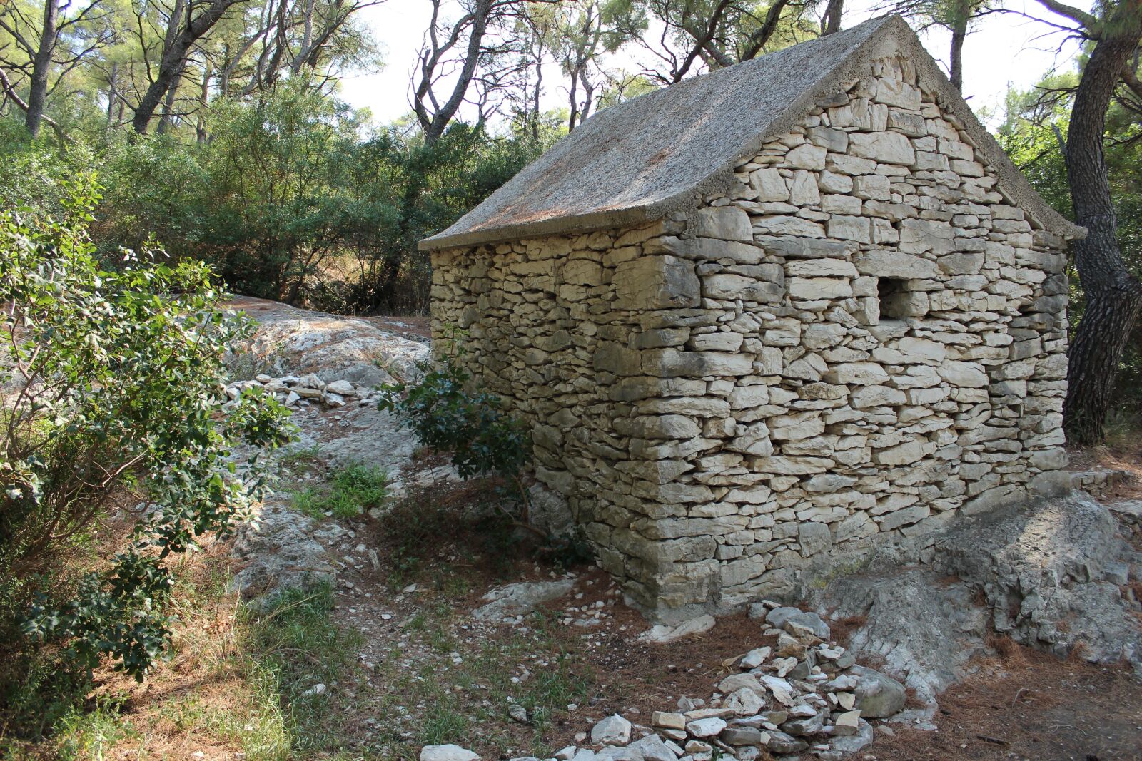 Canon EOS 600D (Rebel EOS T3i / EOS Kiss X5) sample photo. Cabin, stone cabin, nature photography