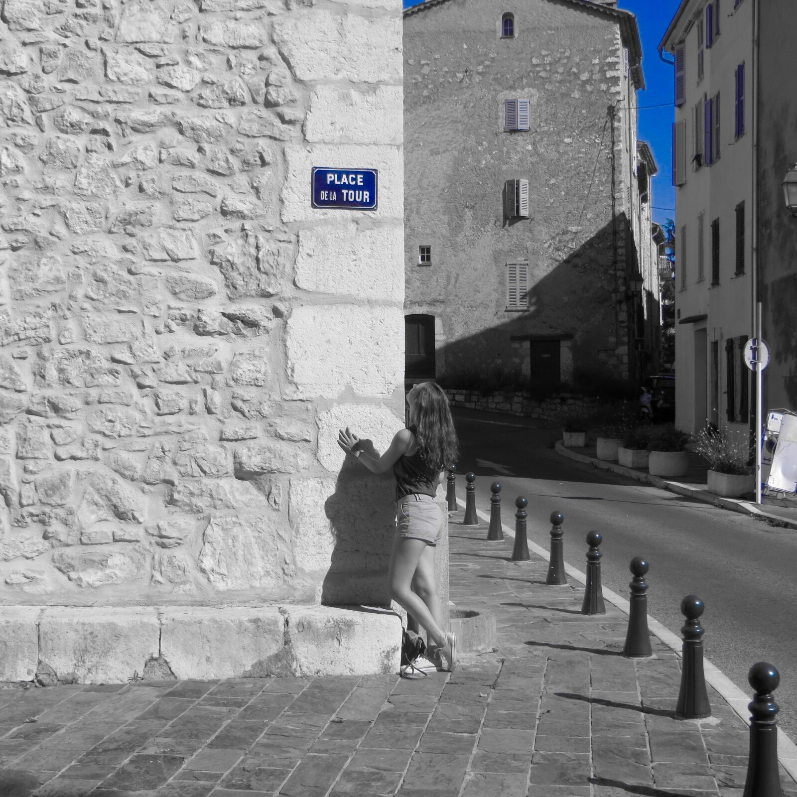 Canon PowerShot SX260 HS sample photo. Girl, street, blue photography